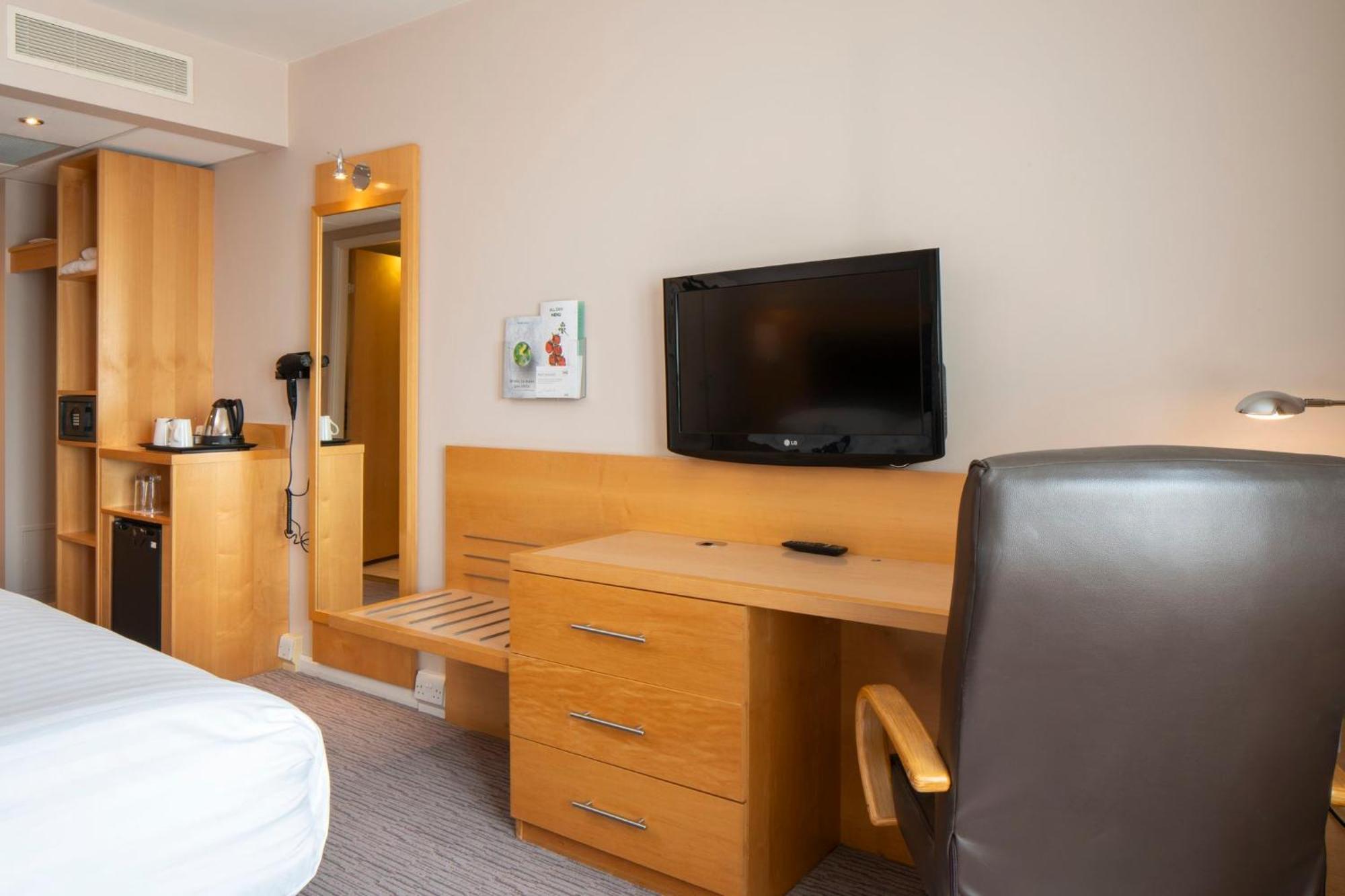 Hotel Holiday Inn London Brentford Lock By Ihg