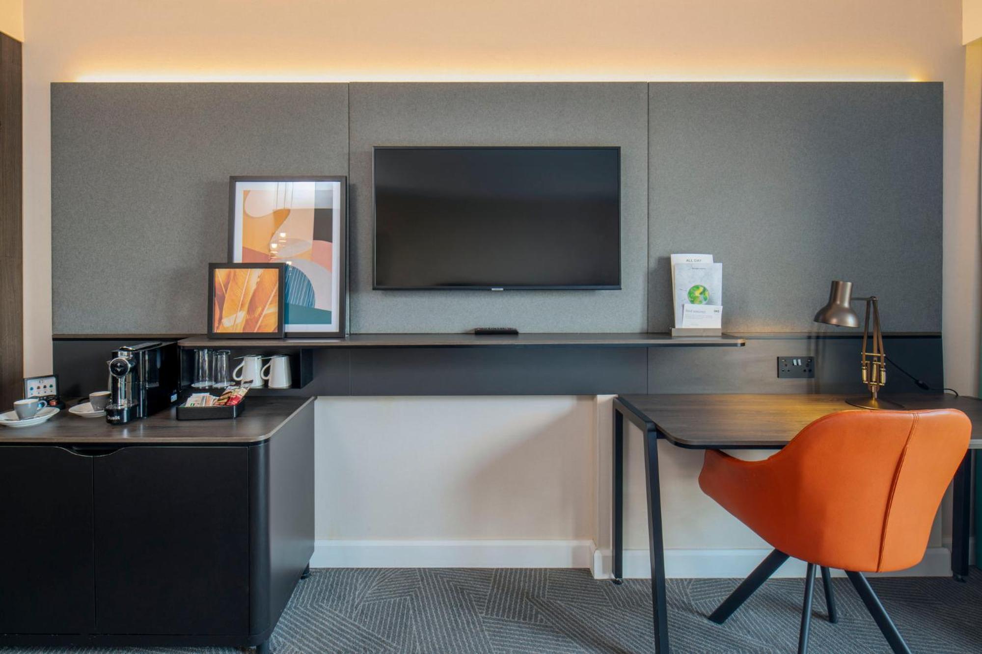 Holiday Inn London Brentford Lock By Ihg Hotel Brentford