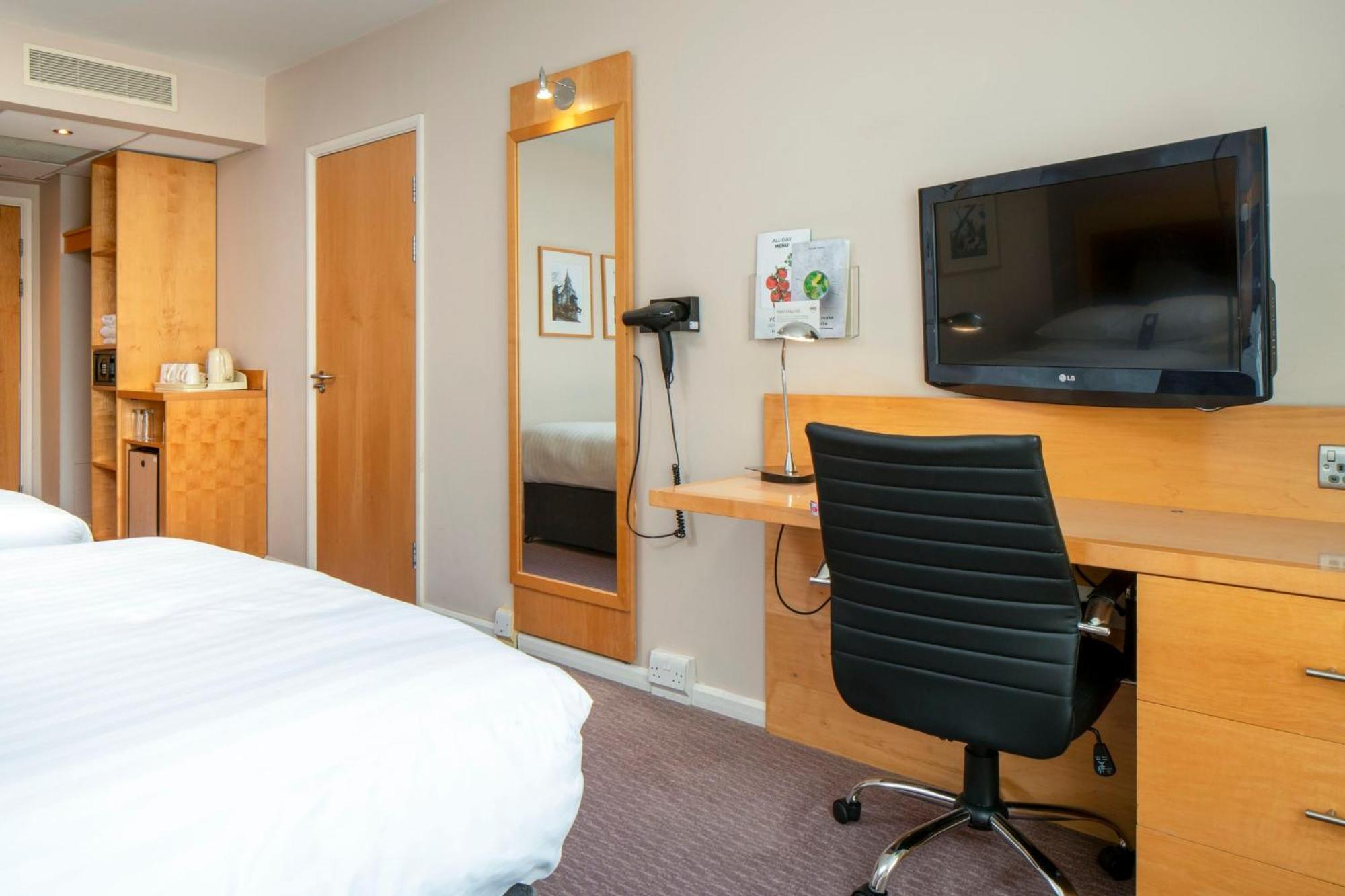Hotel Holiday Inn London Brentford Lock By Ihg