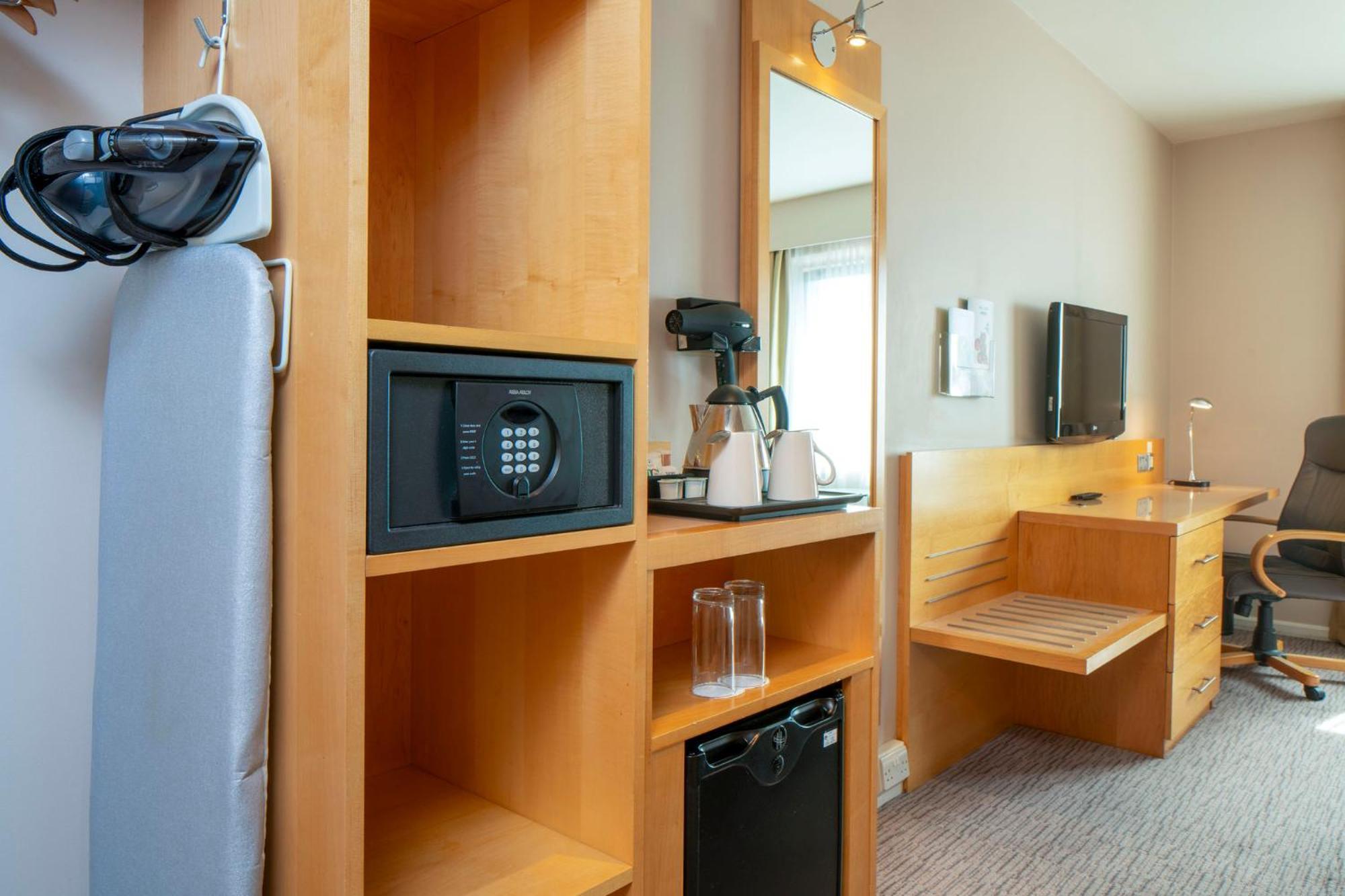 Holiday Inn London Brentford Lock By Ihg 4* Brentford
